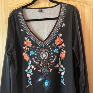 Women’s XL printed black top. 3/4 sleeves.